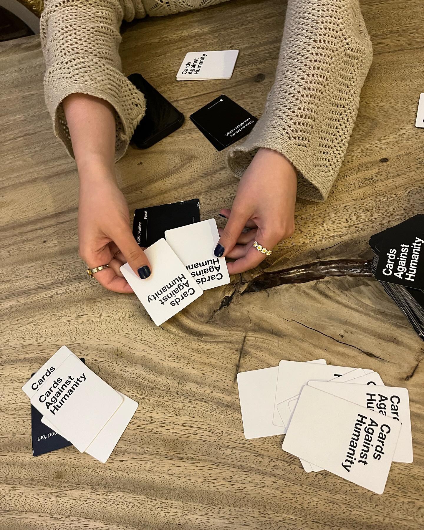 Playing cards against humanity is always a fun way to get to know people💕 #hostellife #hostel #london #hostellondon #londonhostel