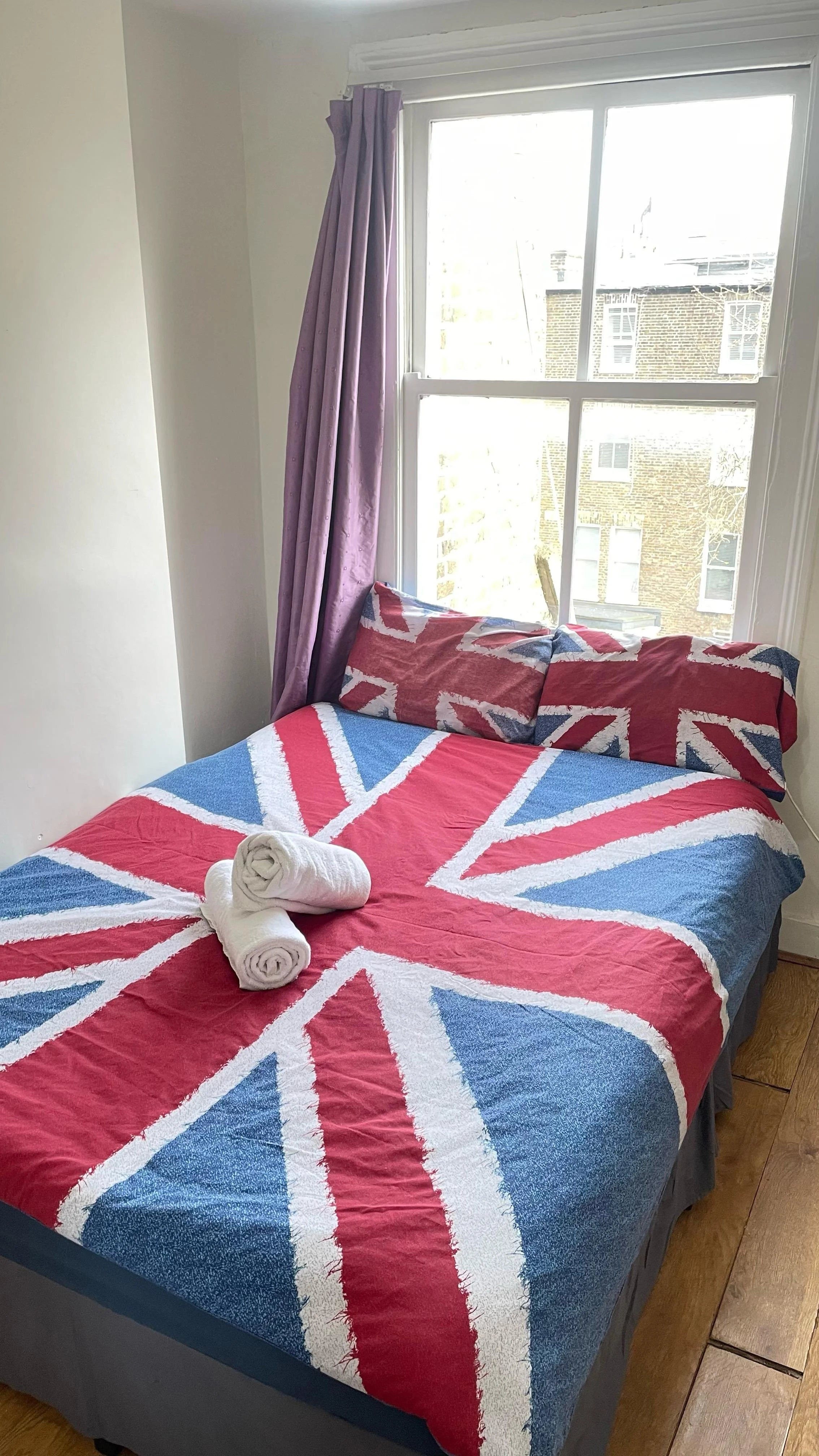 Double Room shared bathroom 2.JPG