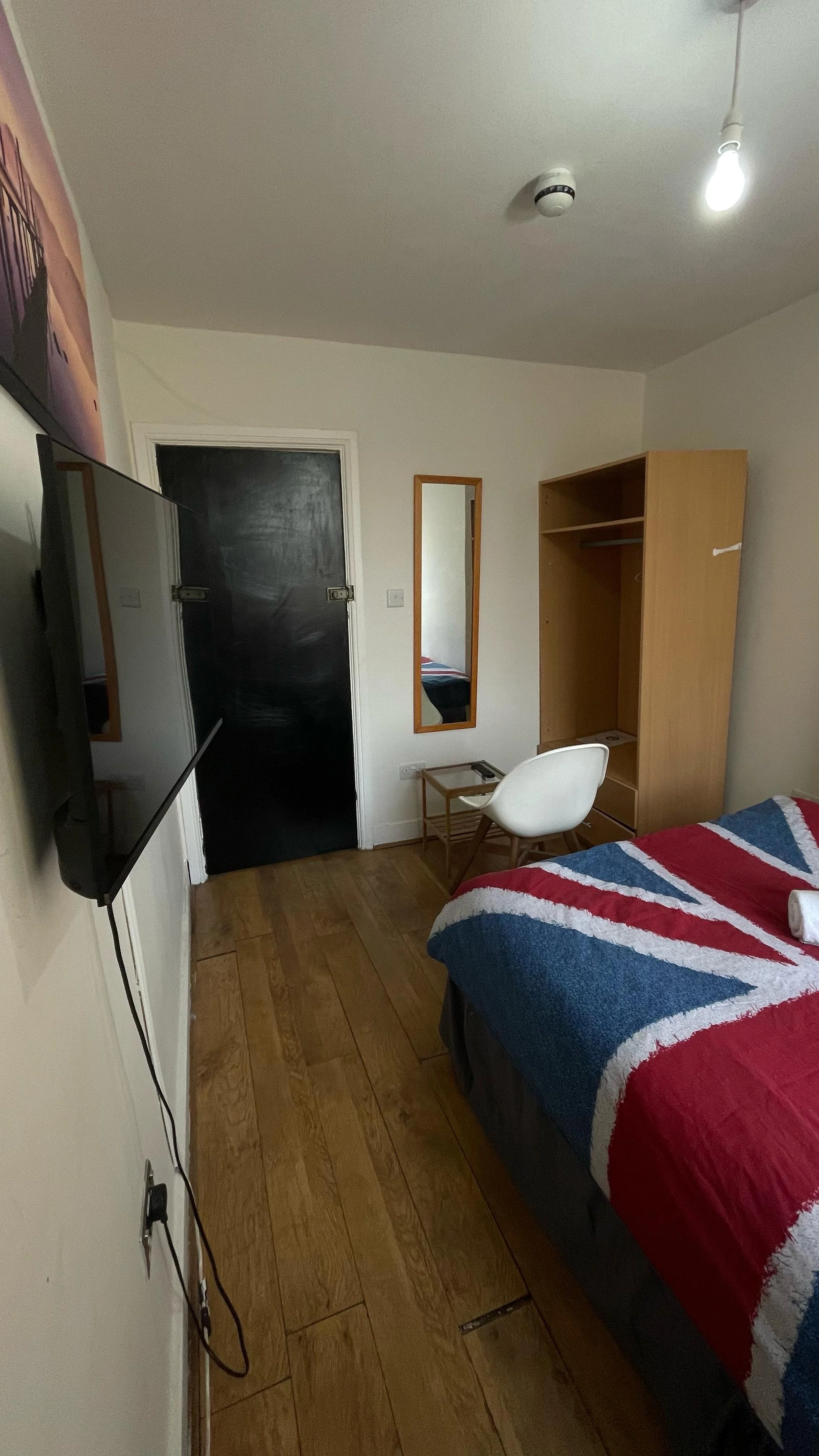 Double room shared bathroom 5.JPG