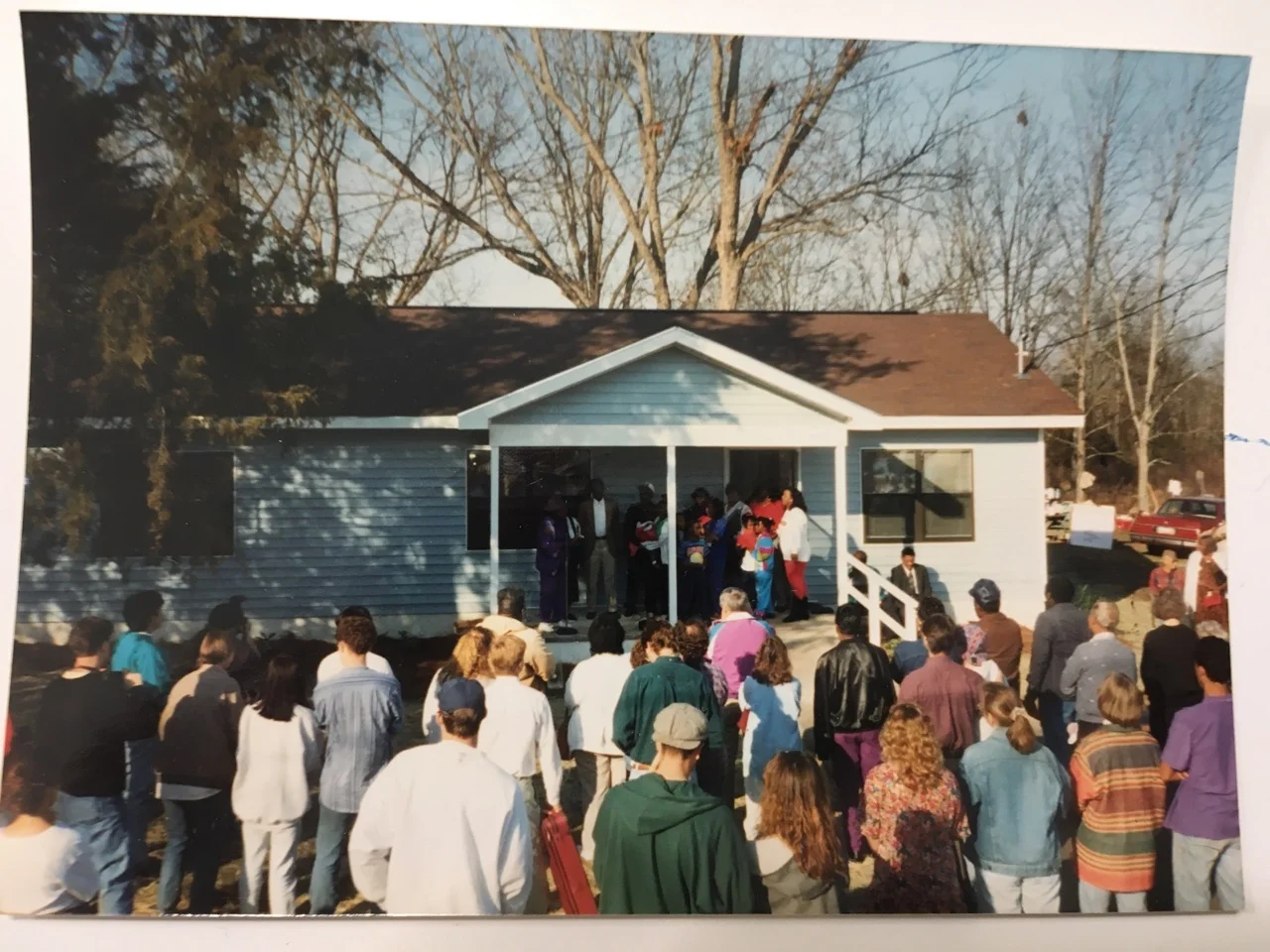 Dedication of DeSoto, Georgia house built by Miro’s volunteer crew and hundreds of community volunteers. On the porch are 6 children and 8 grandchildren of the Ross’s who returned from around the country to give their parents new furniture and see them move into their new home.