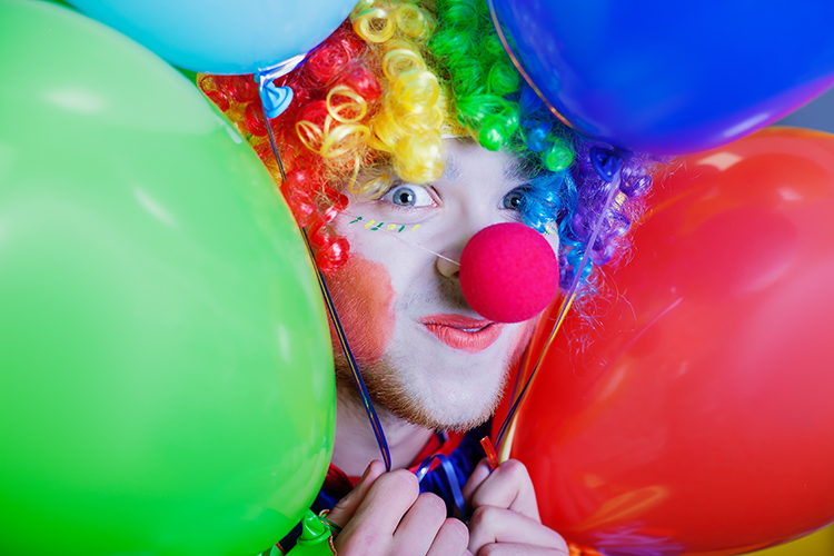 clown-with-a-bunch-of-colorful-air-balloons-PECV8HU72.jpg