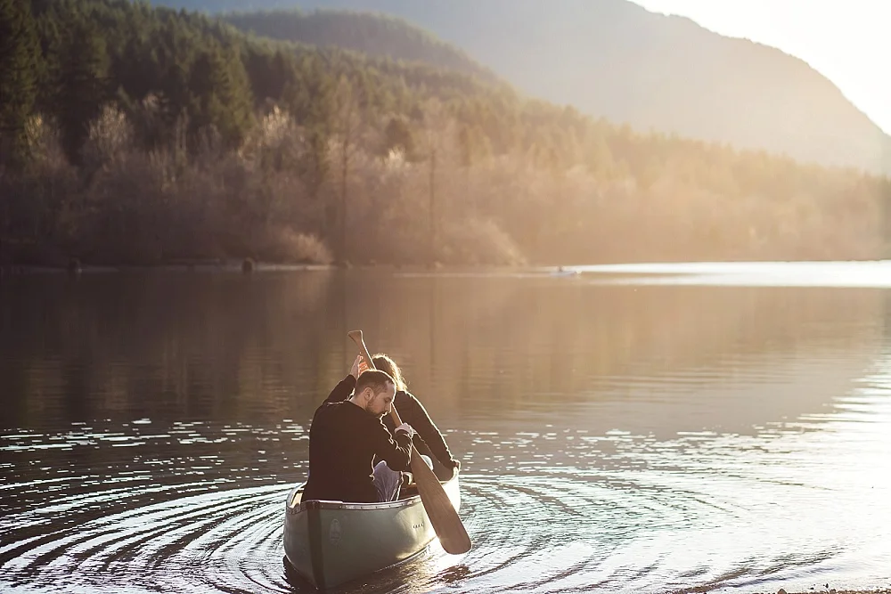 seattle_engagement_photographer_canoe.jpg