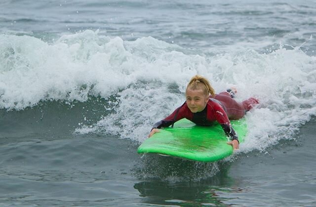 Weekend coming at ya fast 🌊 *Reminder* to sign up to volunteer with #warmcurrent for future camps! Link in bio. 📸@geminarose