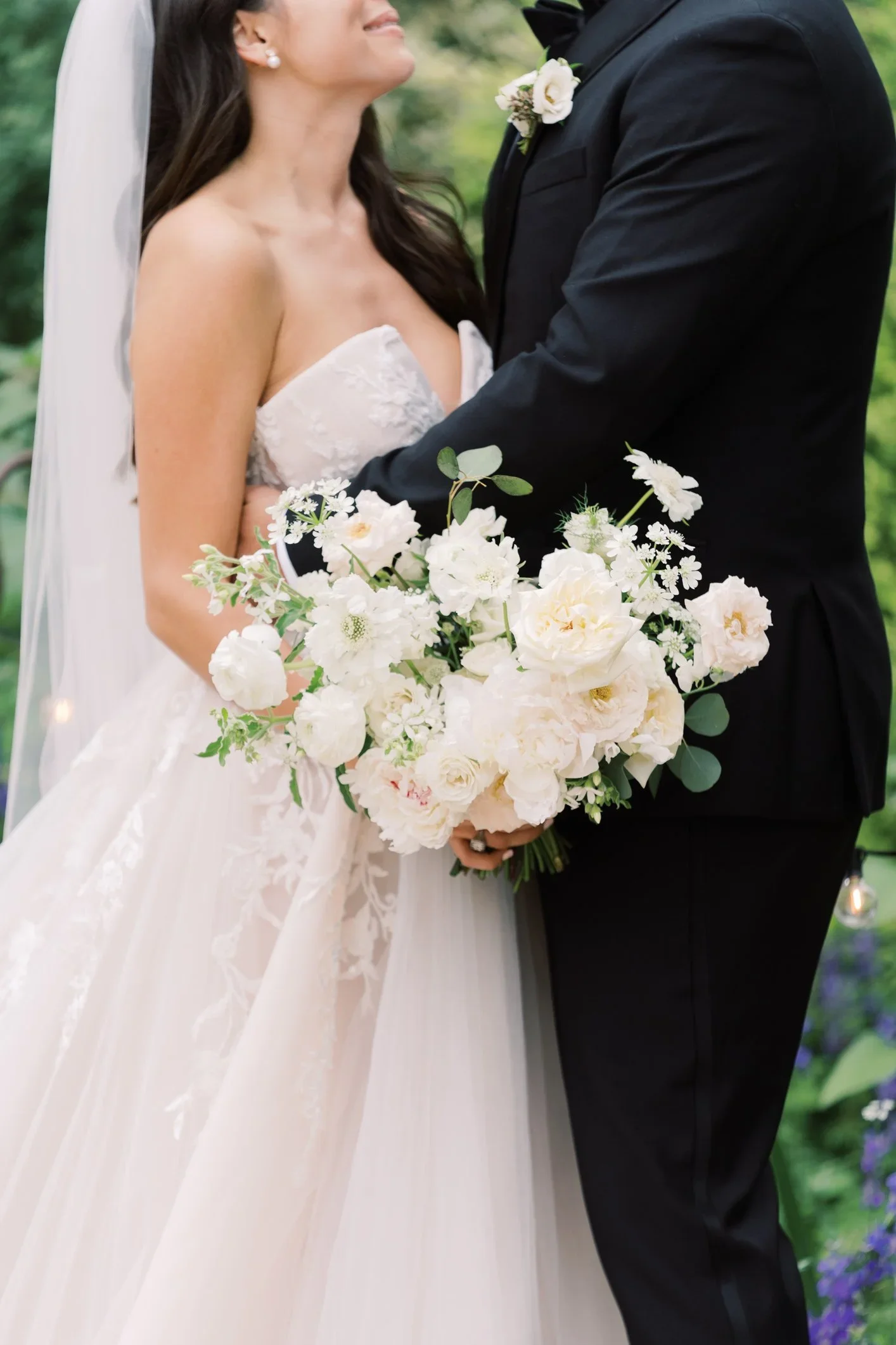 Romantic bridal bouquet with timeless elegance.jpg.webp