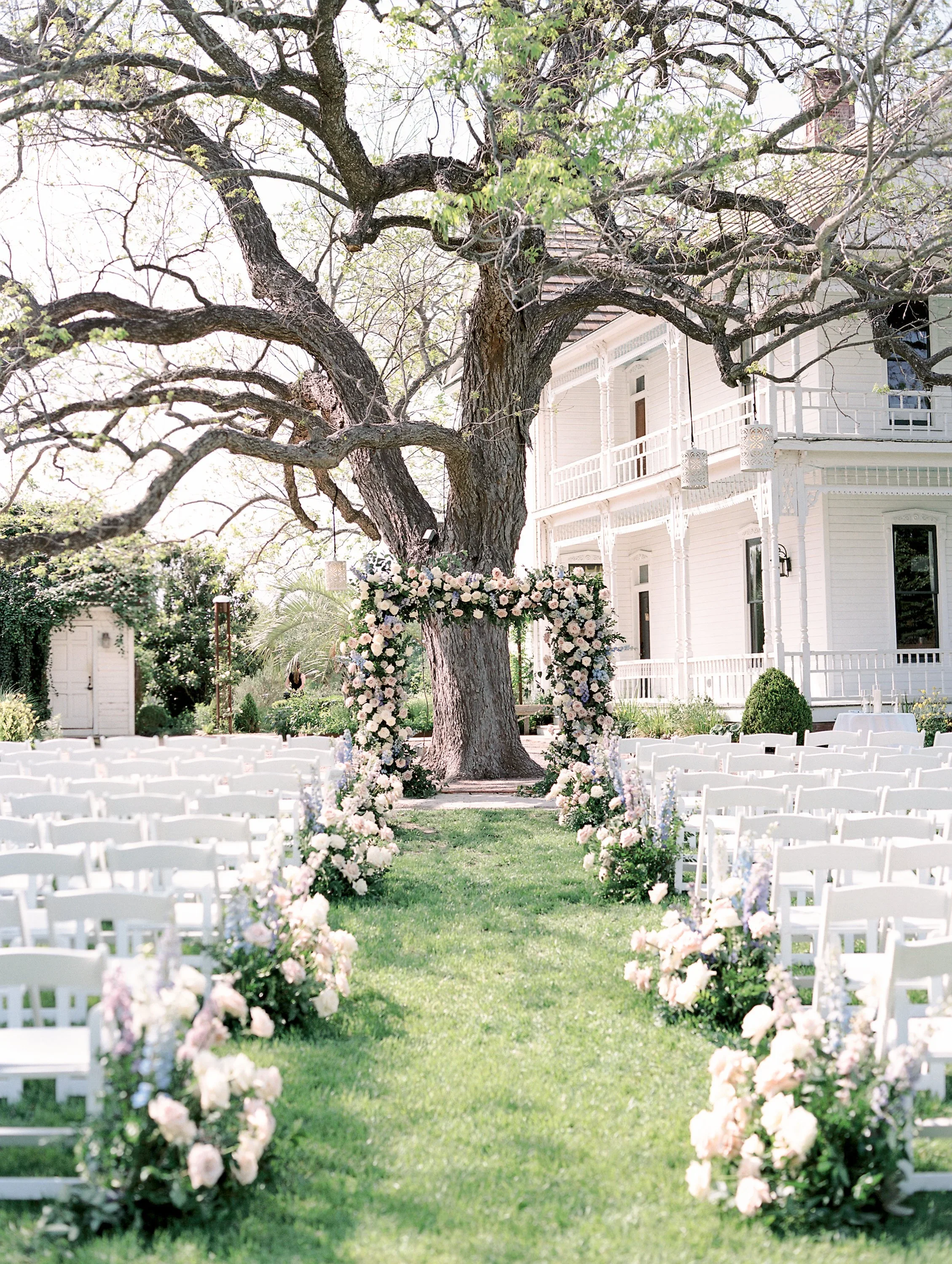 Classic wedding ceremony flowers with formal elegance.jpg.webp