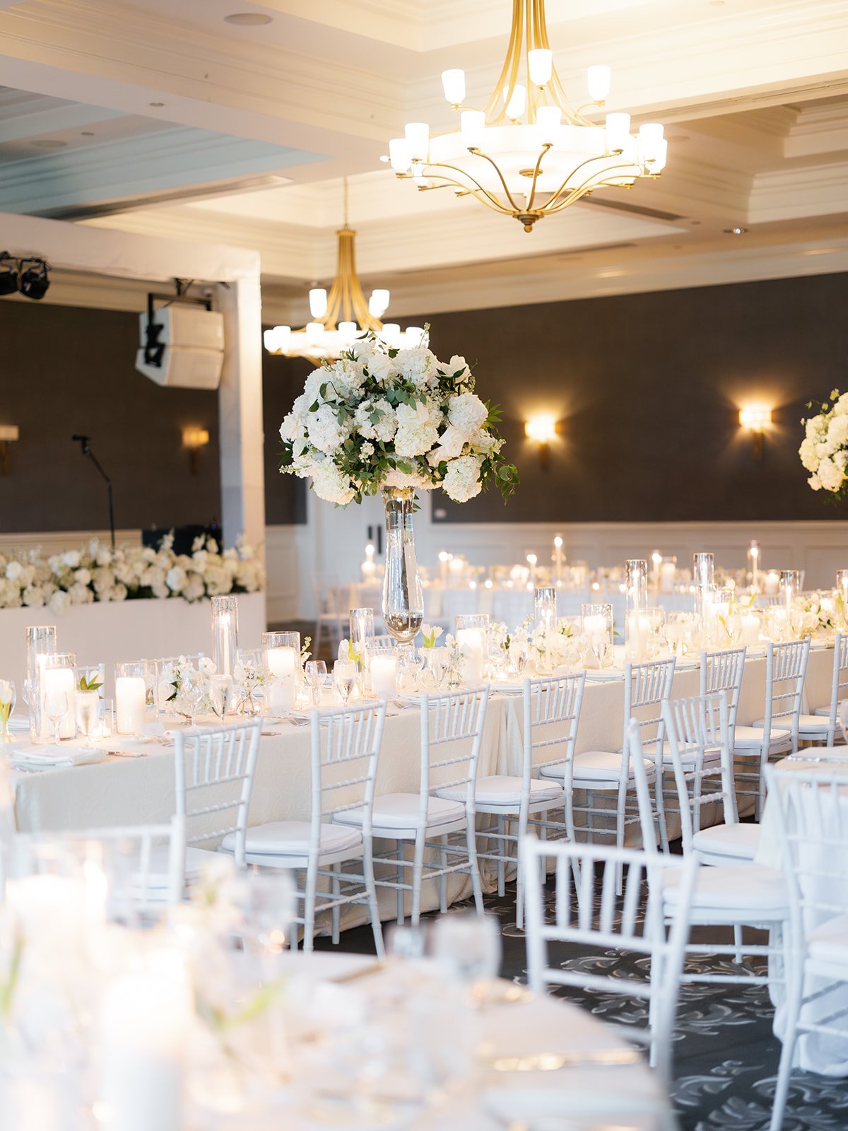 Elegant floral design by a luxury Austin wedding florist.jpeg