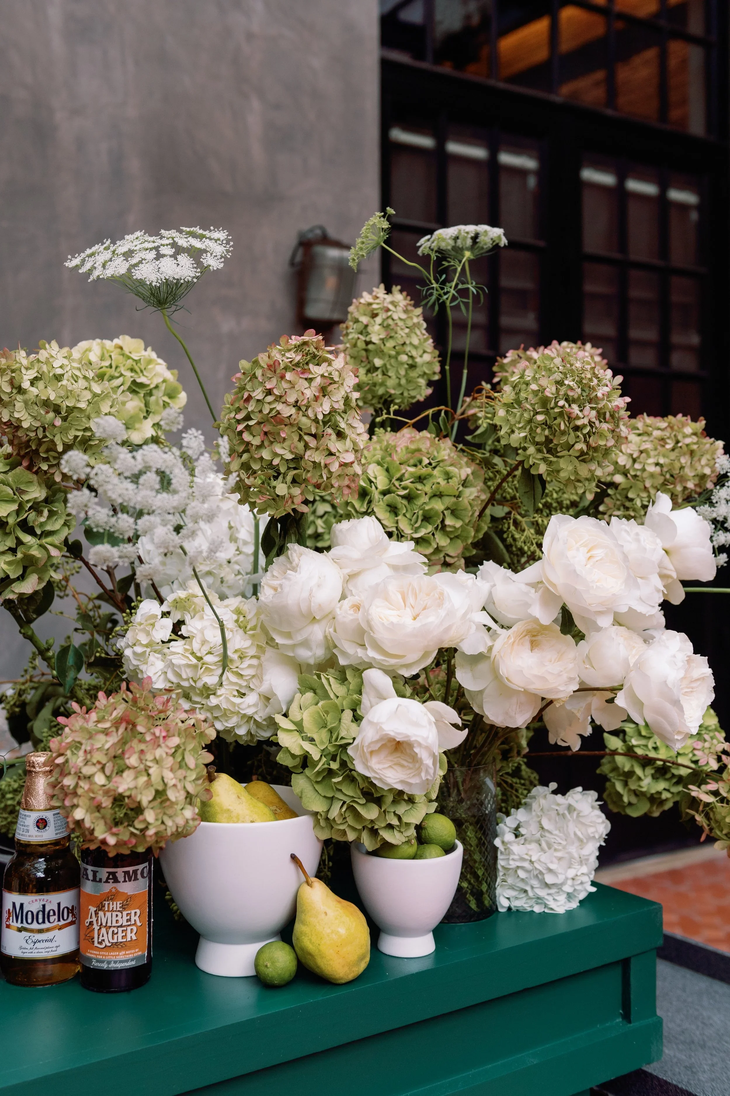 Timeless wedding bar arrangement with understated elegance.jpeg.webp