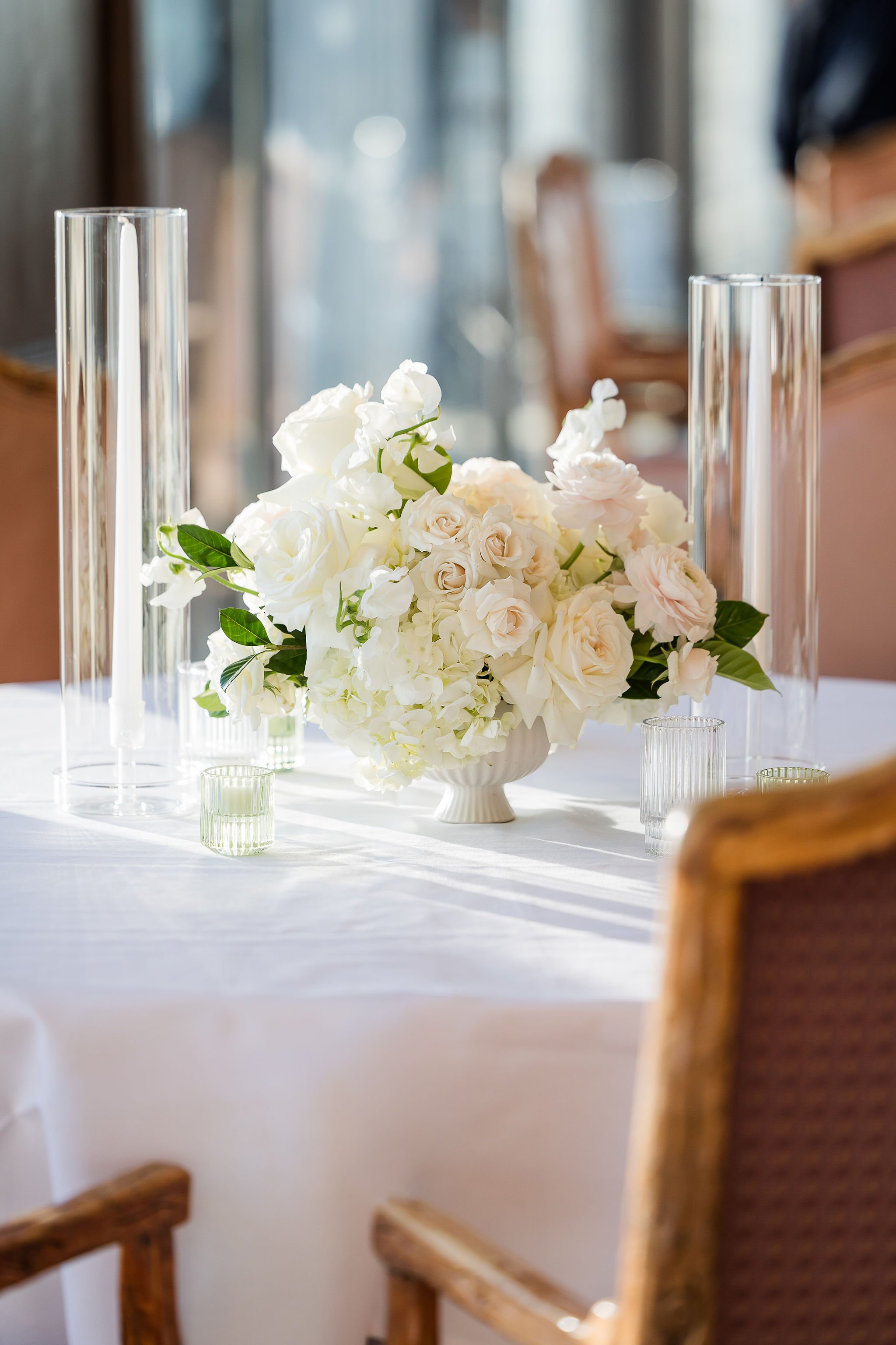 Timeless wedding flowers with understated beauty.jpeg