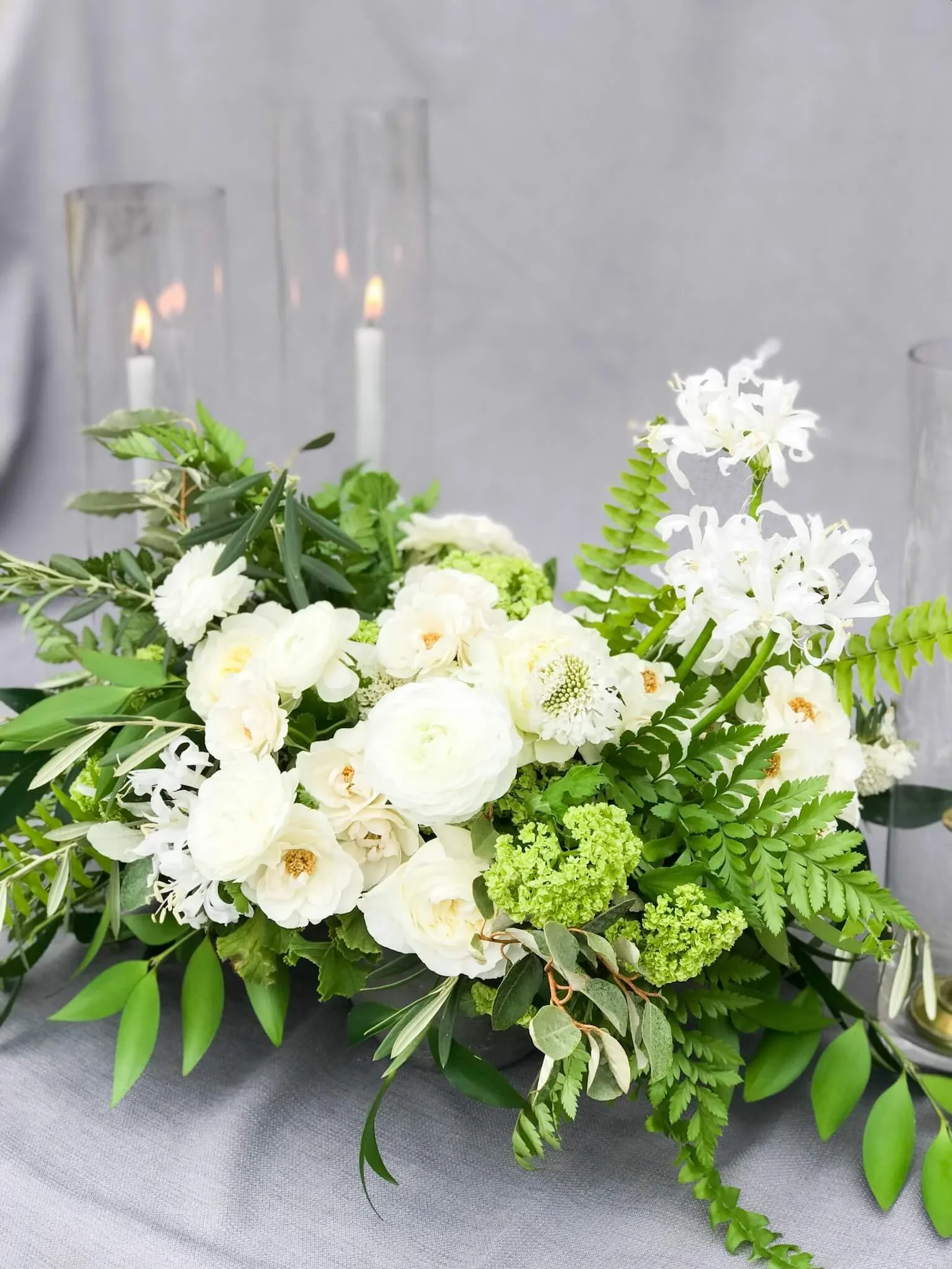 White and green centerpiece with traditional elegance.jpg.webp