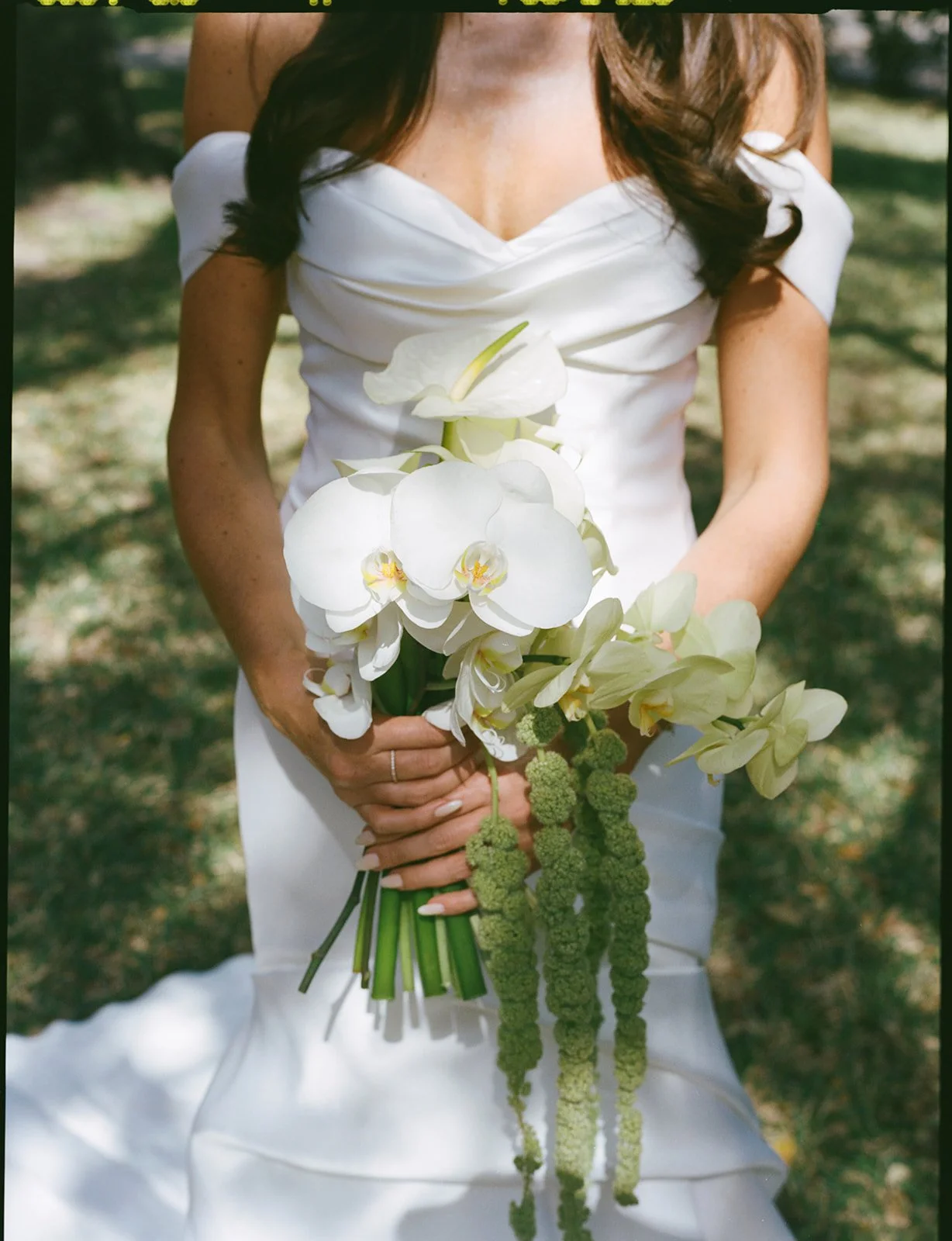 Editorial bouquet with sculptural shape and natural movement .jpg