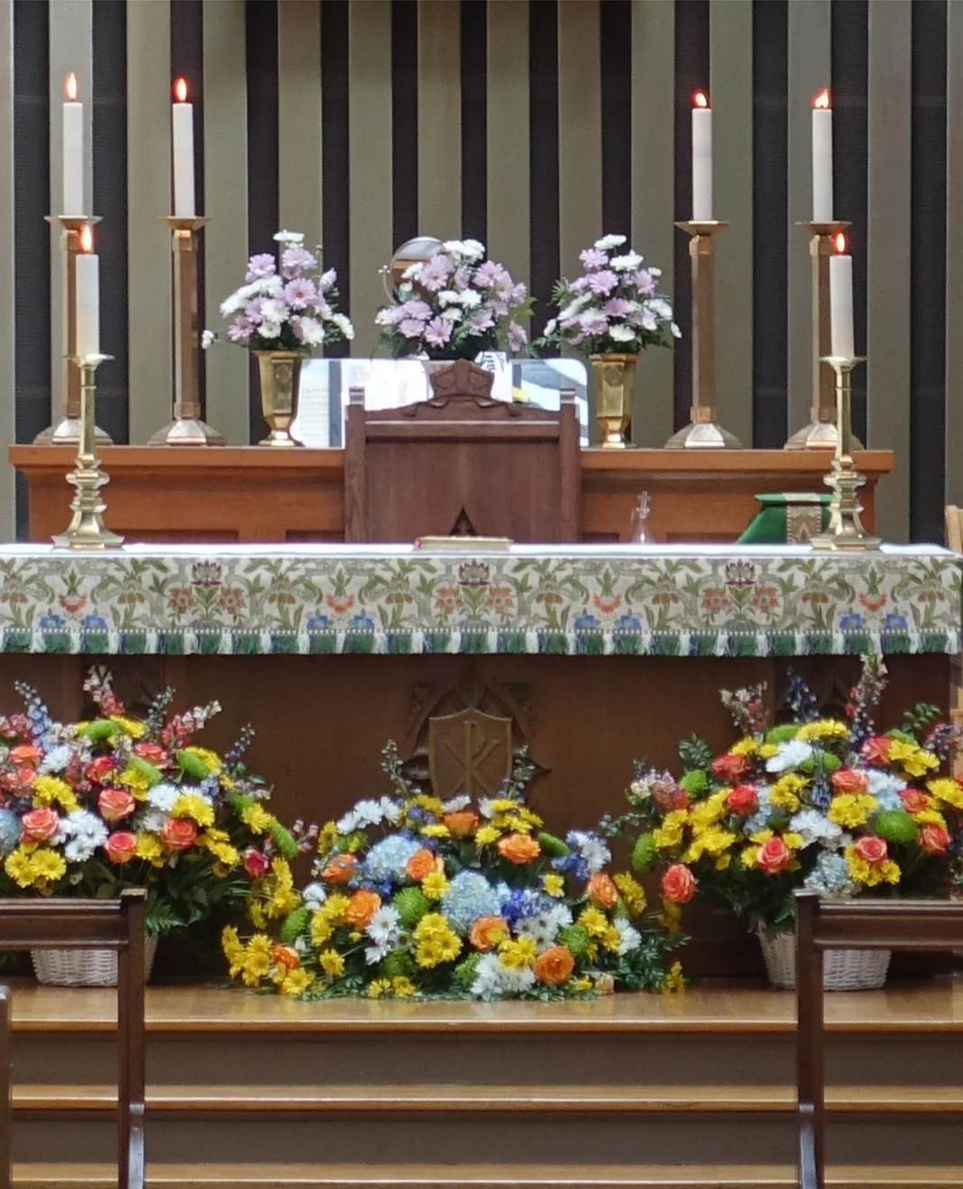 Sacristan/Altar Guild - members of the church who care for the altar, vestments, vessels, and altar linens of the parish. Altar Guild members prepare the sanctuary for services, and clean up afterwards. Altar Guild members frequently supervise the decoration of the sanctuary of the parish with flowers.
