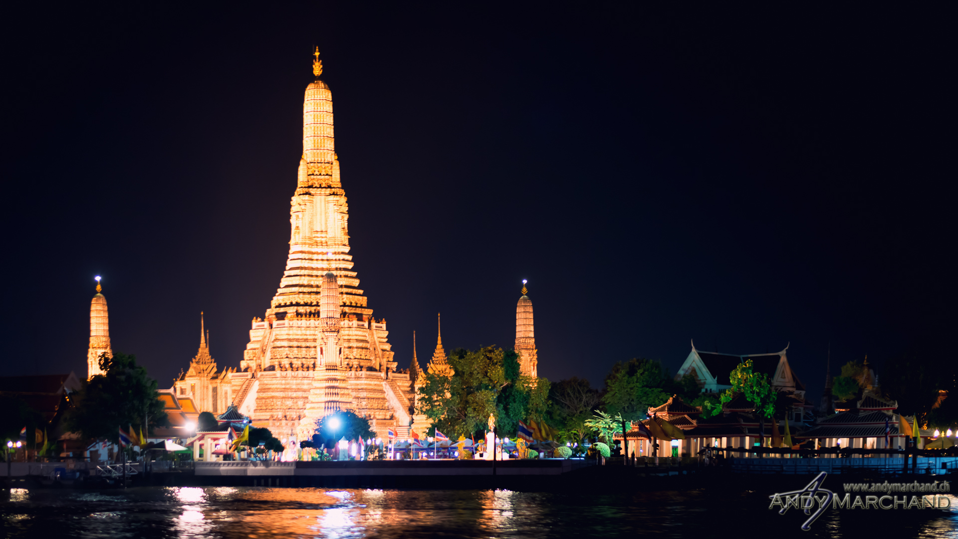 Wat Arun by night