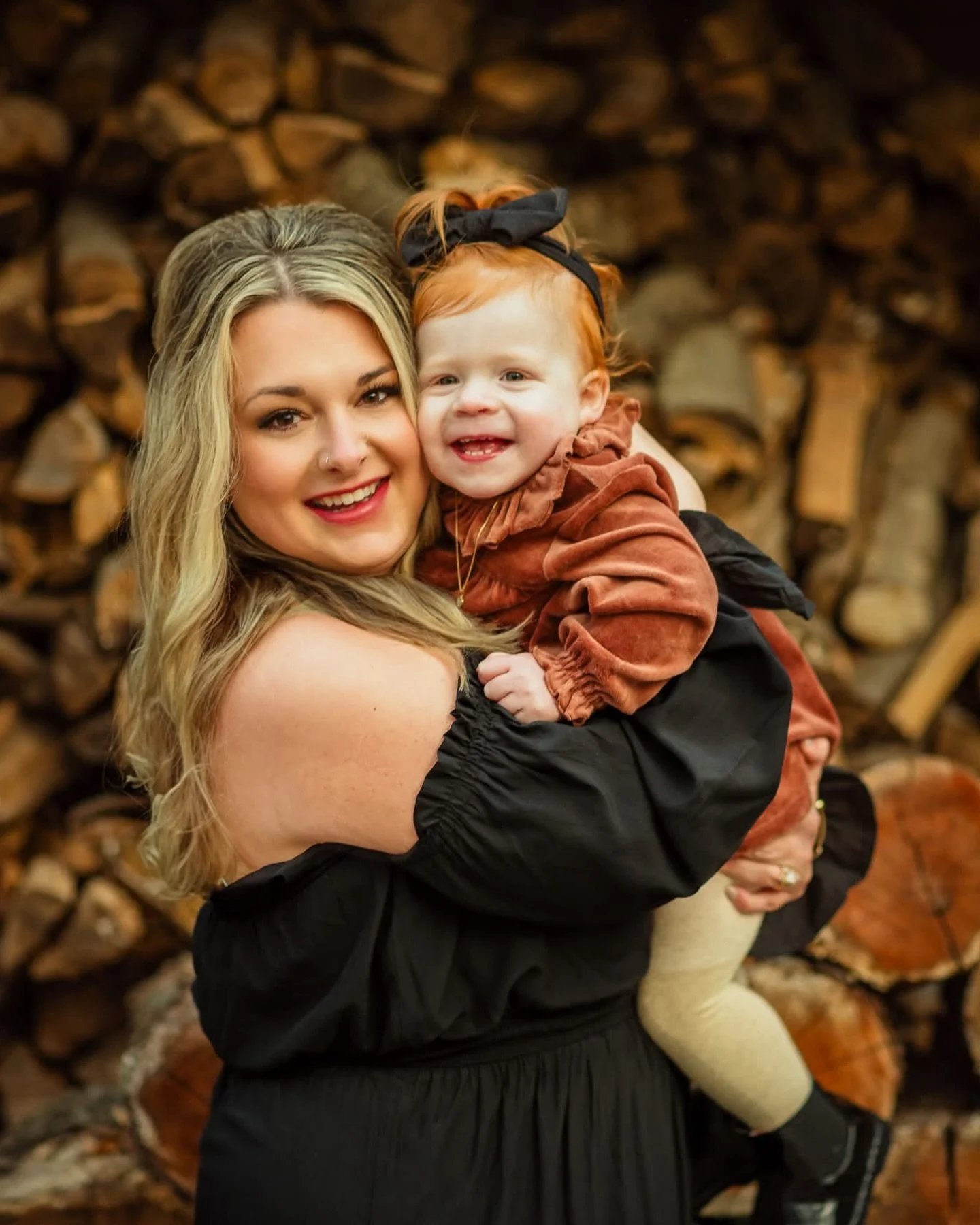 Really enjoying warm September shoots and the lingering green... but in the back of my mind.... π
If fall colors are your dream, October is your month. π The leaves go as quickly as they come. I’ve opened up some more dates in October- send