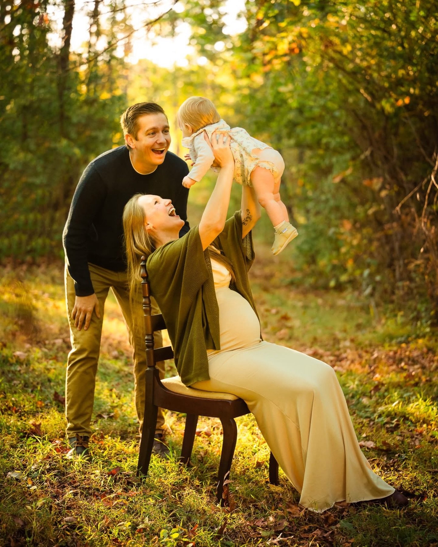 Sometimes the magic really does happen right in your backyard. ✨

We&rsquo;re nearing the end of fall, and I&rsquo;m still savoring every last gallery filled with that honey-gold glow- the kind of light that feels like it was made just for families l