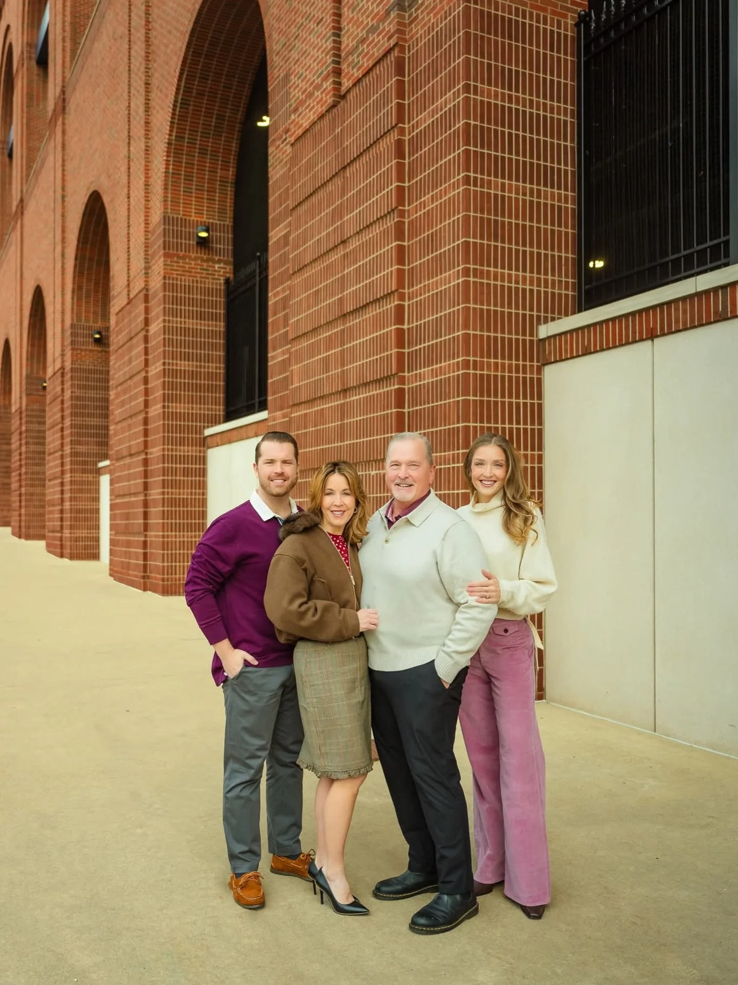 Some of my favorite outdoor family portraits are made in the colder months. ☁️

The light is soft, there&rsquo;s opportunities for unexpected backgrounds, and there&rsquo;s room for layers (I love my layers). 

Extra points to the clients like the He