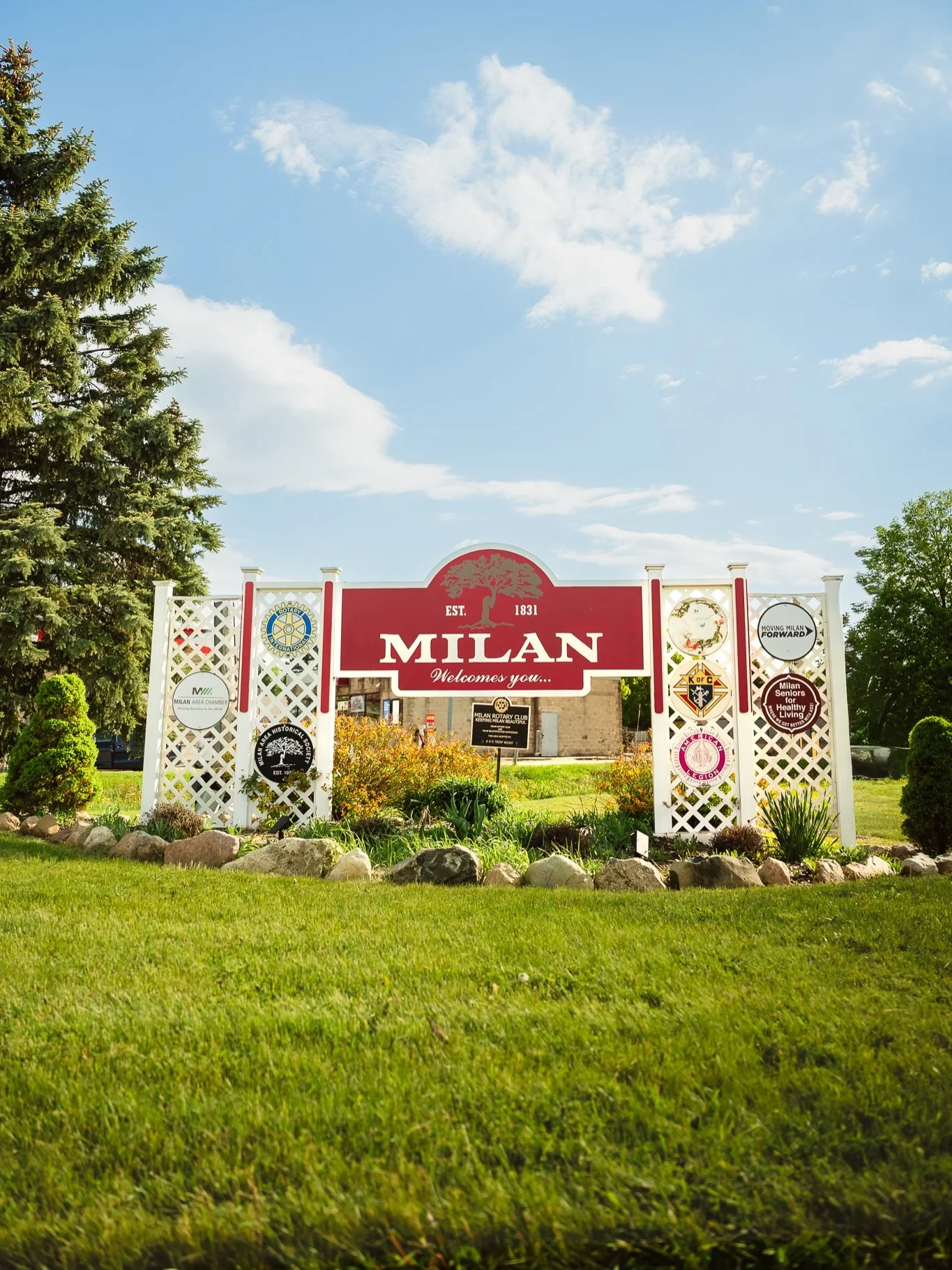 Milan is in full bloom! 🌸🌼🌺🌷🏵

A few weeks ago I had the absolute pleasure of photographing the Milan in Bloom event for the Milan Area Chamber of Commerce. It was a lovely event on the heels of Mother&rsquo;s Day where local participating busin