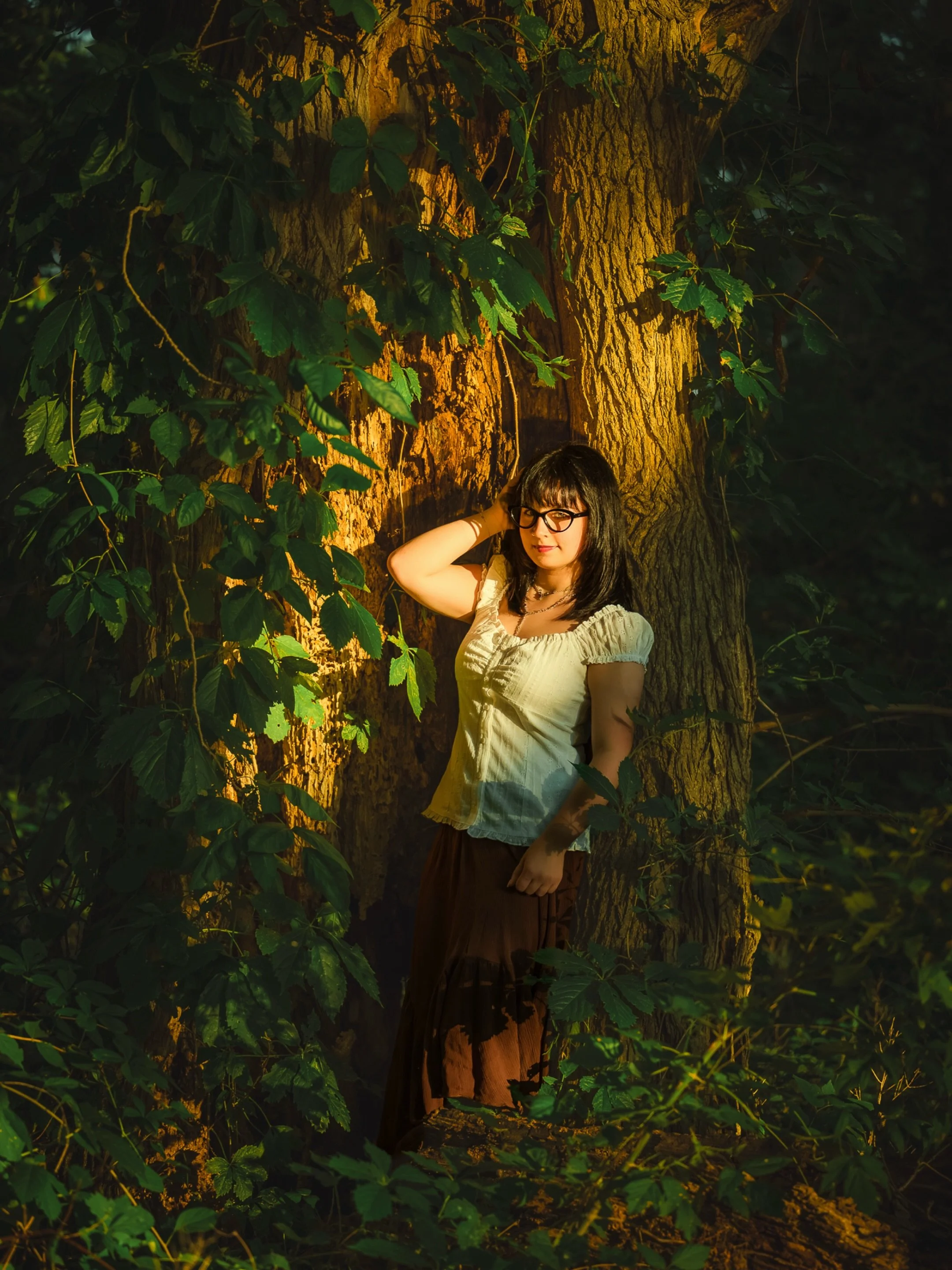 Moody senior photos right up my alley. 🖤 (No, quite literally- it was in my alley.)

We kept Delaney&rsquo;s session in and around the studio, and I love how much variety we got without going anywhere. Having a space to yourself where you can settle