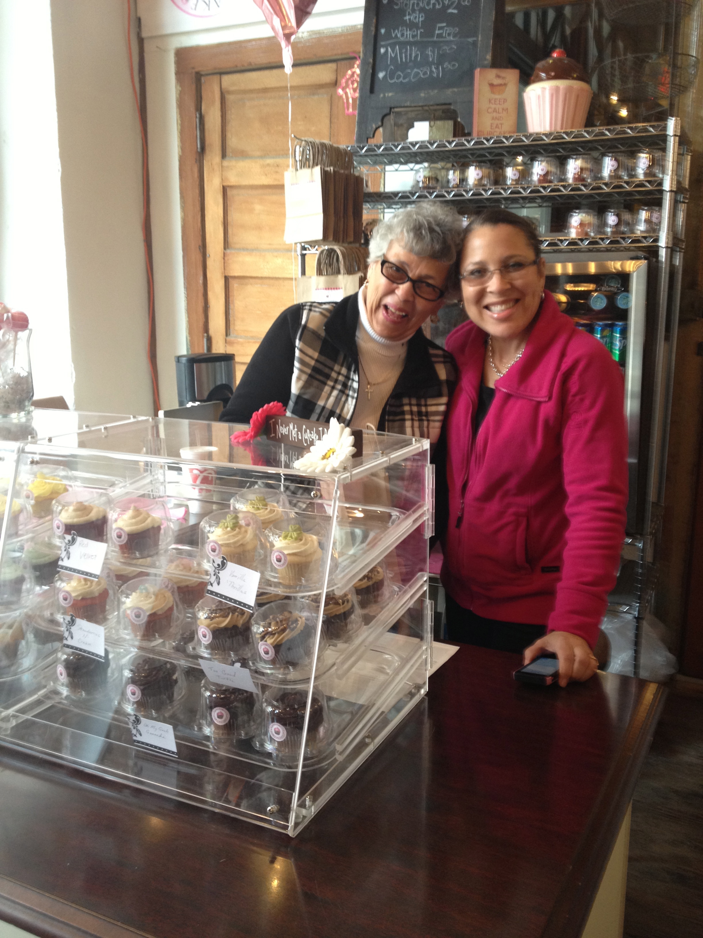 You can find them at www.kansascitycupcakeco.net.