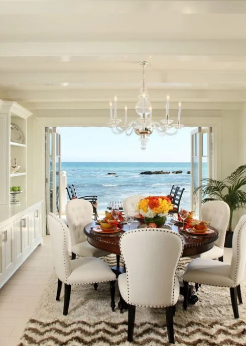 http://thesuitelifedesigns.wordpress.com/2013/06/06/bright-airy-spaces/