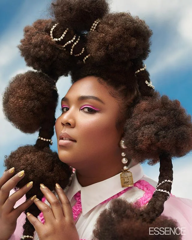 Lizzo. | 📸: @jdthecombo .
.
.
#ProducedByKali #EssenceMagazine #Lizzo #Beauty #Hair