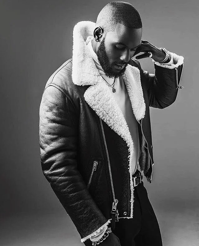 Kofi Siriboe. | #MCM
.
.
📸: @michaelrowephoto .
.
#ProducedByKali #EssenceMagazine #KofiSiriboe