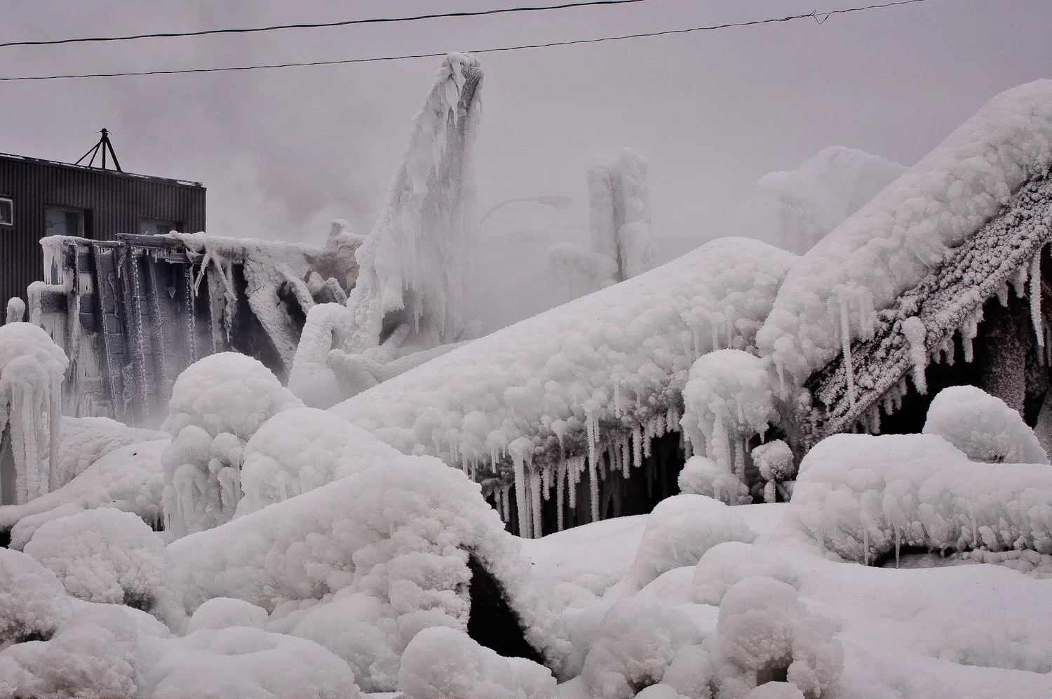 Fire at 227 Simpson St., Thunder Bay, Ontario. Photo by Sue Sikorski - My Painted Door (.com)