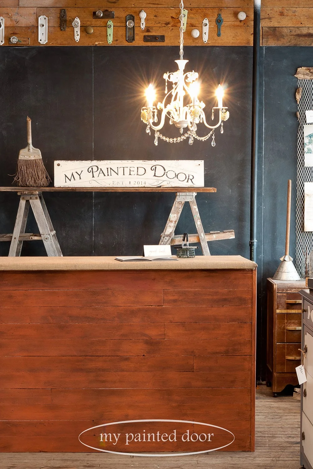 an old countertop gets a new look with burlap and milk paint
