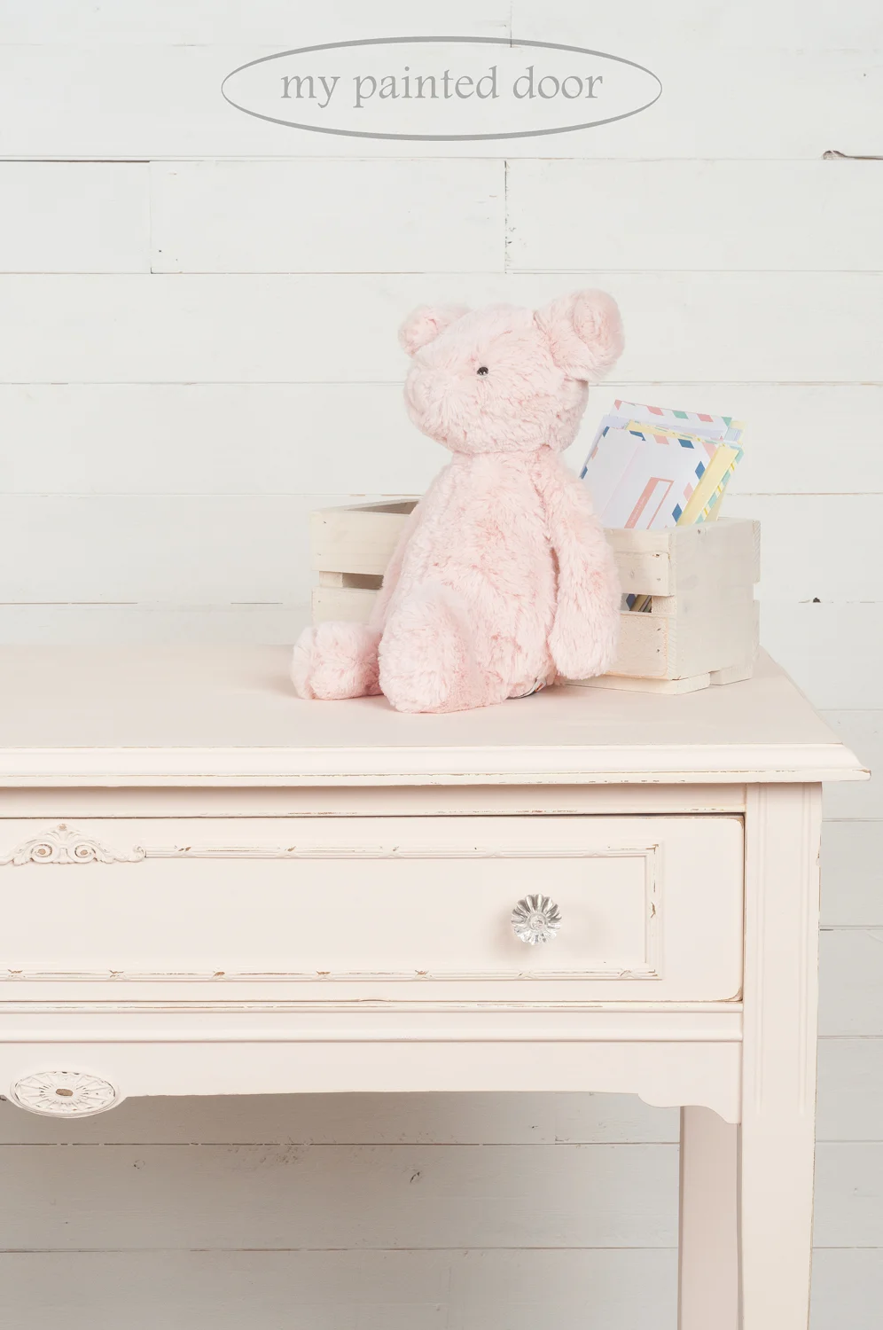 This little table is painted in Fusion Mineral Paint in the colour Little Piggy.