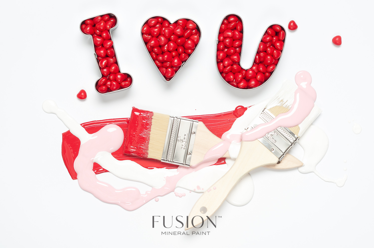 Fusion Mineral Paint in Fort York Red and Picket Fence are the perfect colours for Valentine's Day! Mix the two colours together and you have a gorgeous pink.