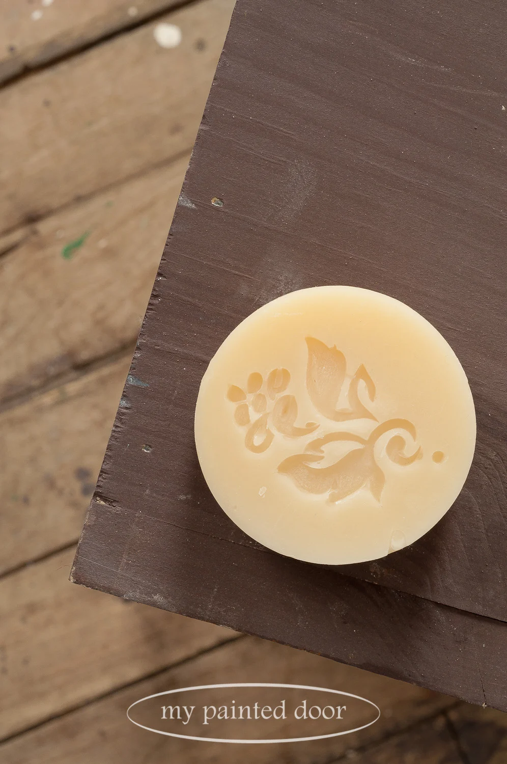 Ikea hack! Learn how to paint an Ikea stool to make it look like a farmhouse stool. Stool painted in Miss Mustard Seed's Milk Paint.