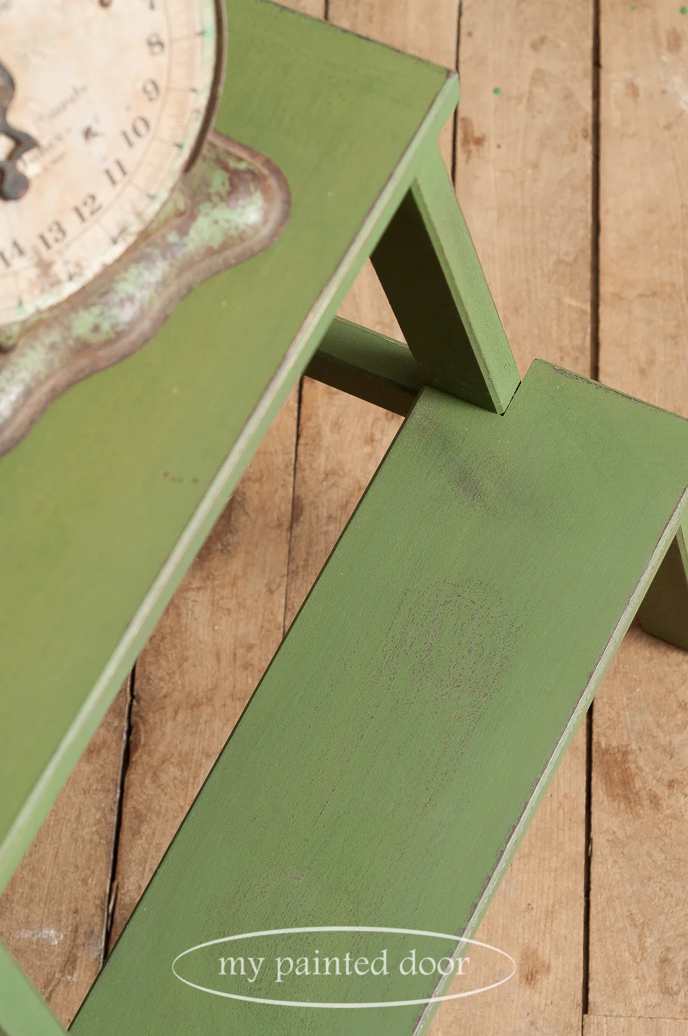 Ikea hack! Learn how to paint an Ikea stool to make it look like a farmhouse stool. Stool painted in Miss Mustard Seed's Milk Paint in the colour Boxwood.