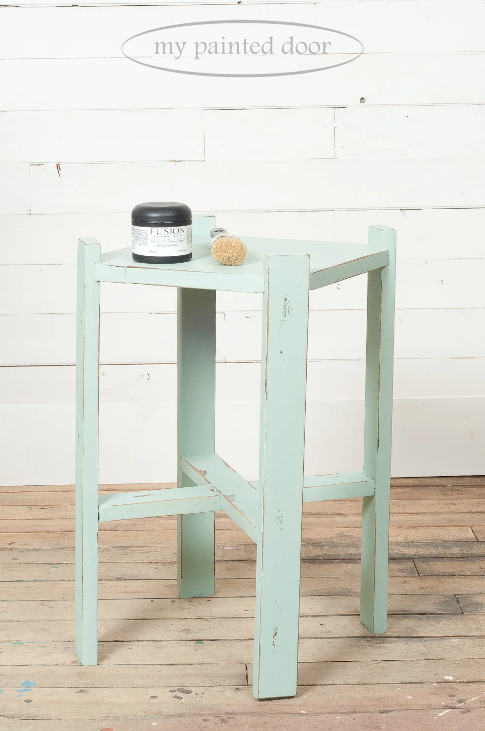 Tips for applying Fusion Mineral Paint Beeswax Finish to your painted furniture. This table is painted in the colour Inglenook.