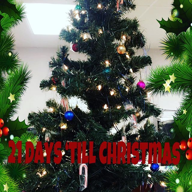 Time to get the Christmas countdown going...PUS style!  #PUSinc #PUSenergy #drinkup #monday #christmas #christmastree #teamawesome #christmaslights #doitinstyle #christmascountdown #holidays #santa