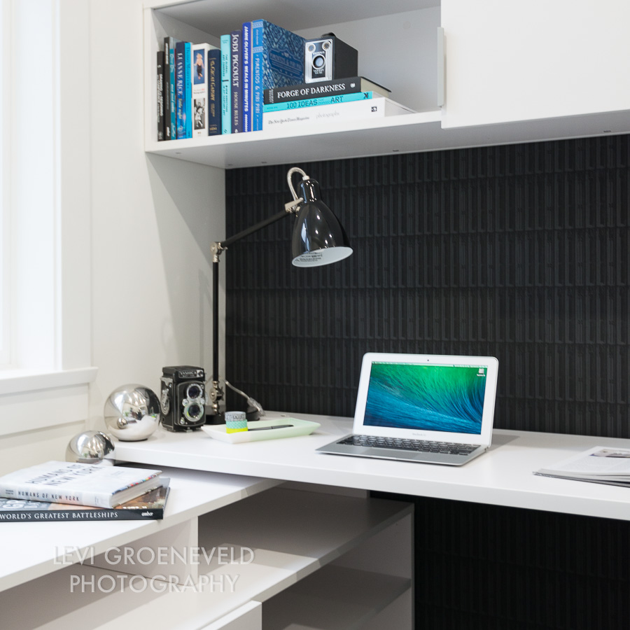 Close up in the office. The wall covering is called parliament windows but I thought it looked somewhat like books; perfect for an office. 