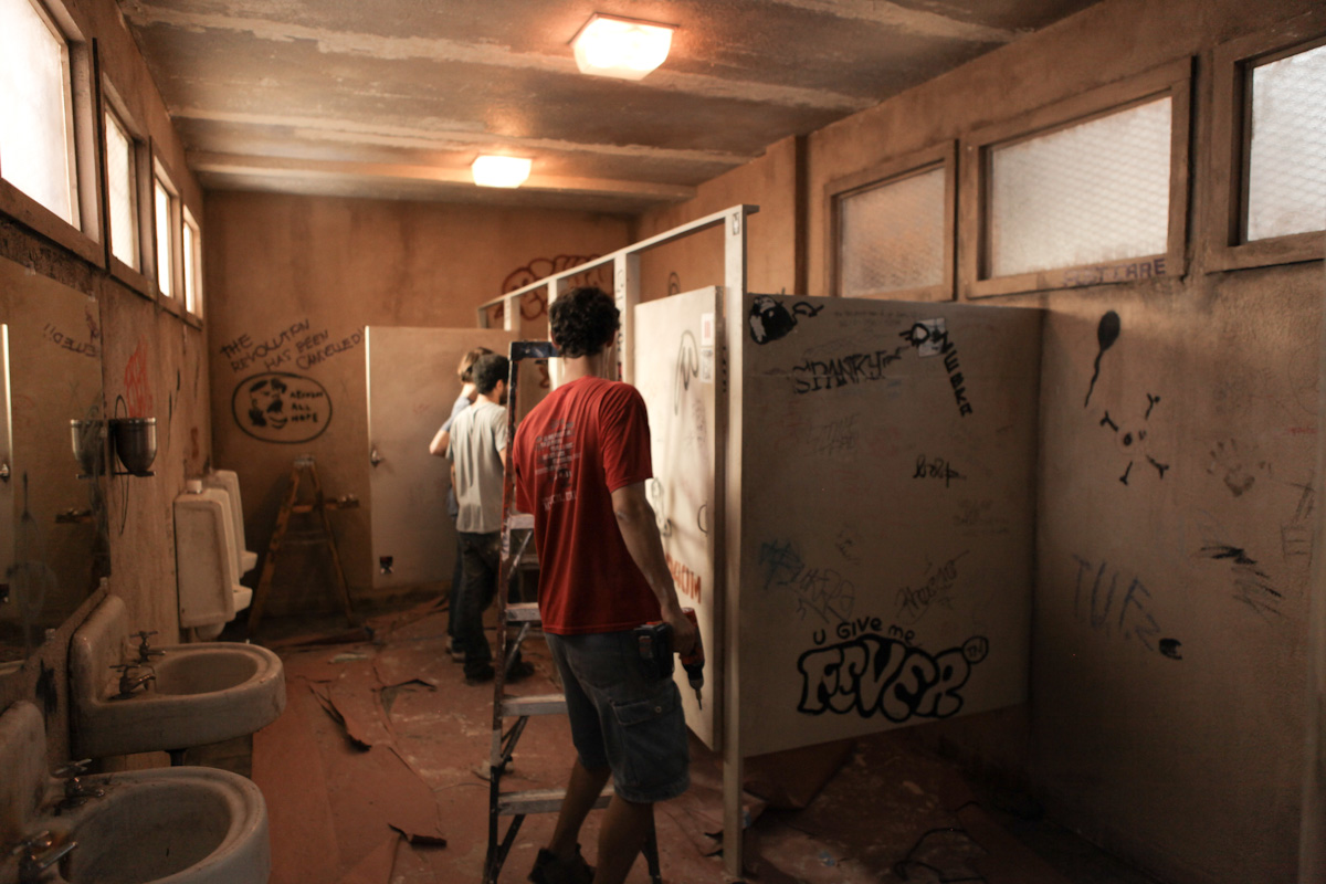 men's_room_5d-0898.jpg