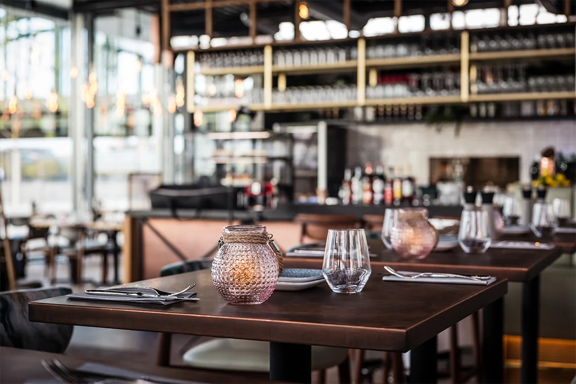 Hyatt-Regency-Cologne-Grissini-Bar2 small.jpg