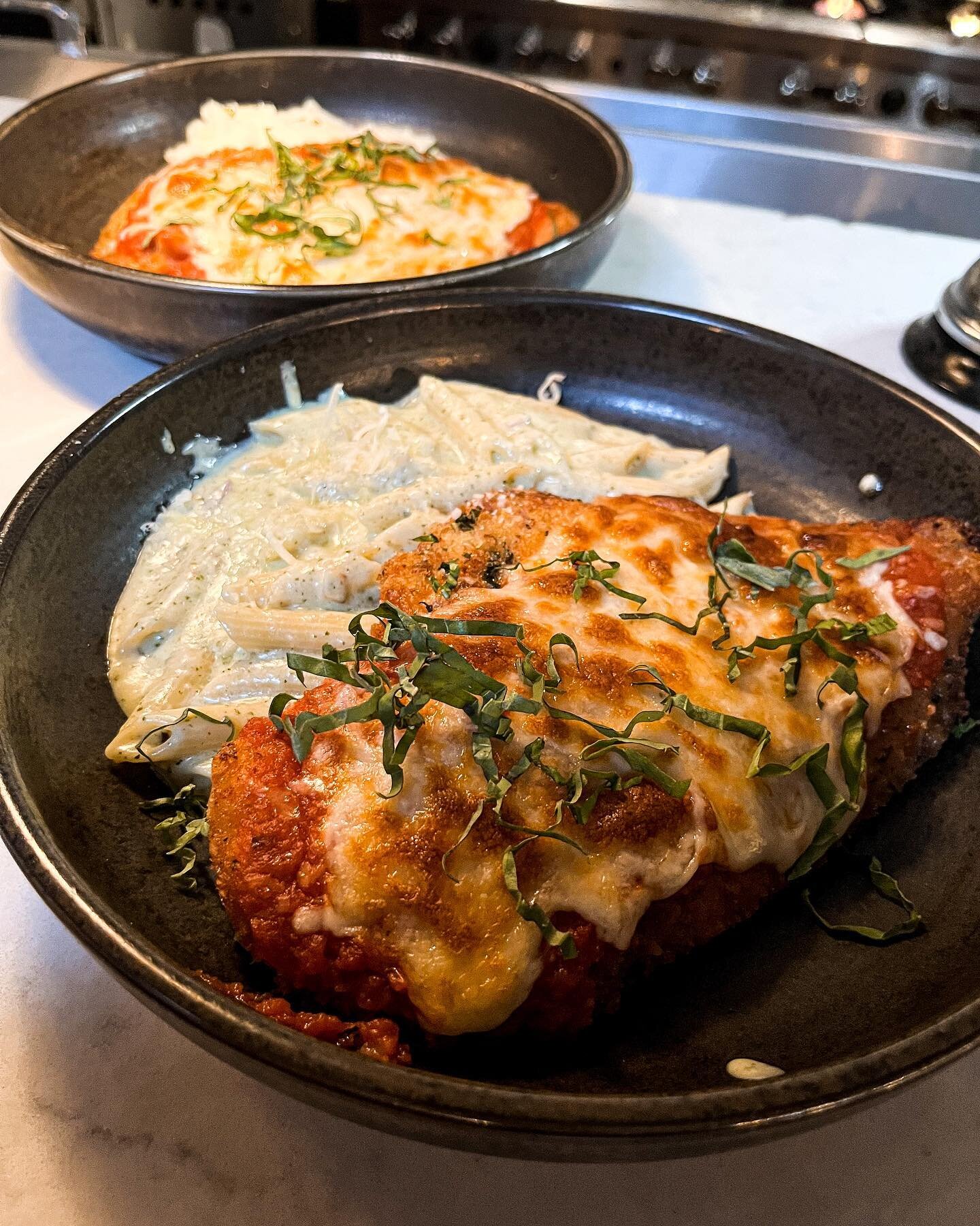 Save your appetite for dinner tonight!! It&rsquo;s Chicken Parm Wednesday!! 🐔
Available starting at 5:00!! 🕔 Dine in takeout or delivery!!🚖 @petalumafoodtaxi