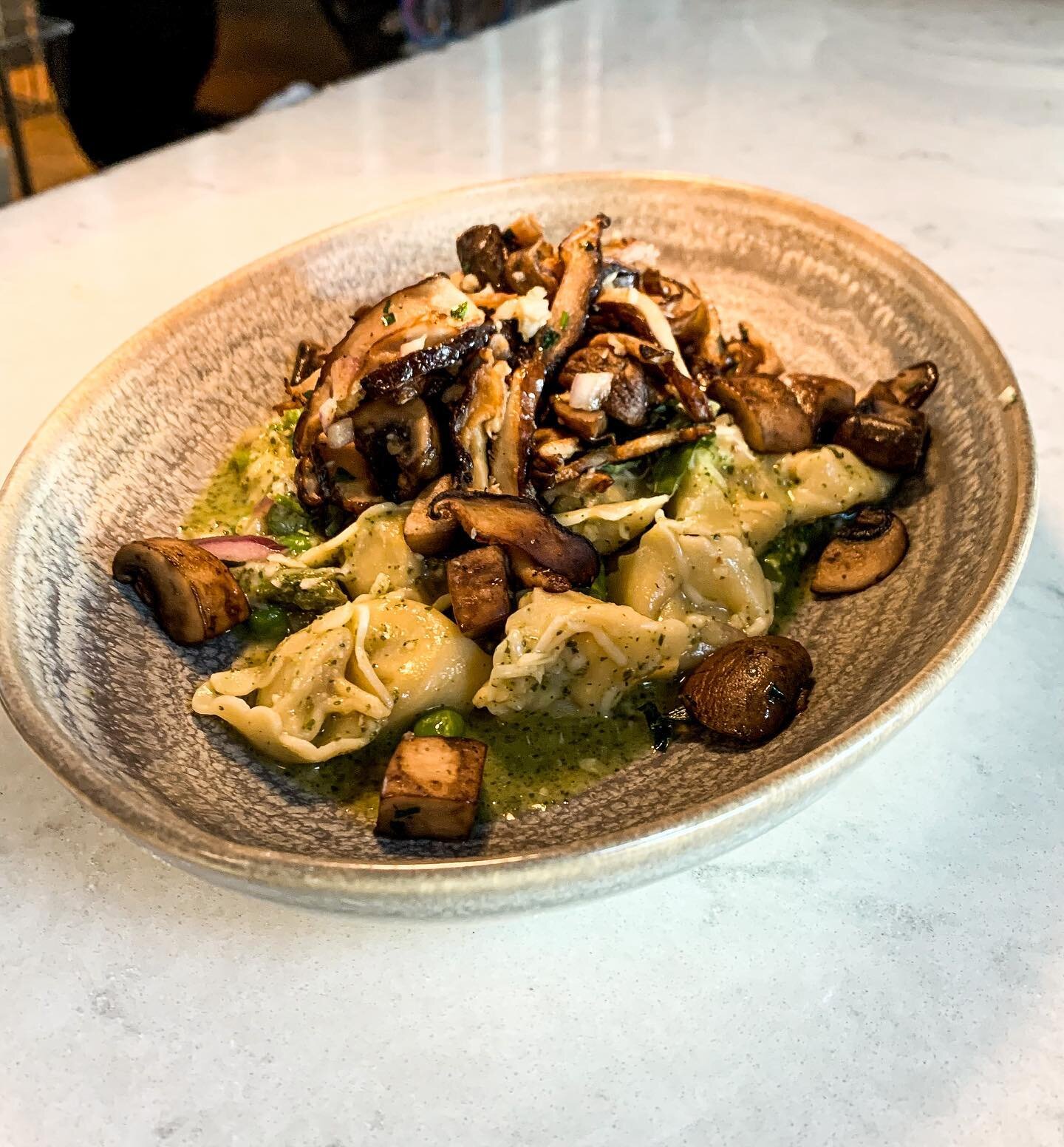 Are you ready for a new special!!😁
Five Cheese Tortellini with pesto sauce, mushrooms, peas, asparagus and onions!!🍄🧅
Be one the first guests to try it!!