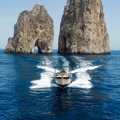 slide-home-01-boat-tour-capri-mob-min.webp