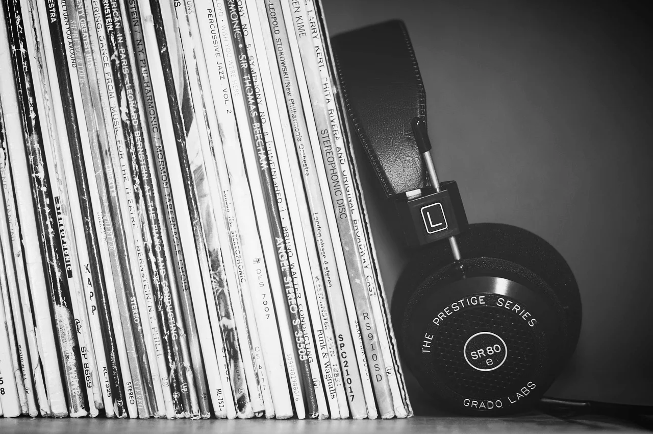 headphones-2588235_1280.jpg