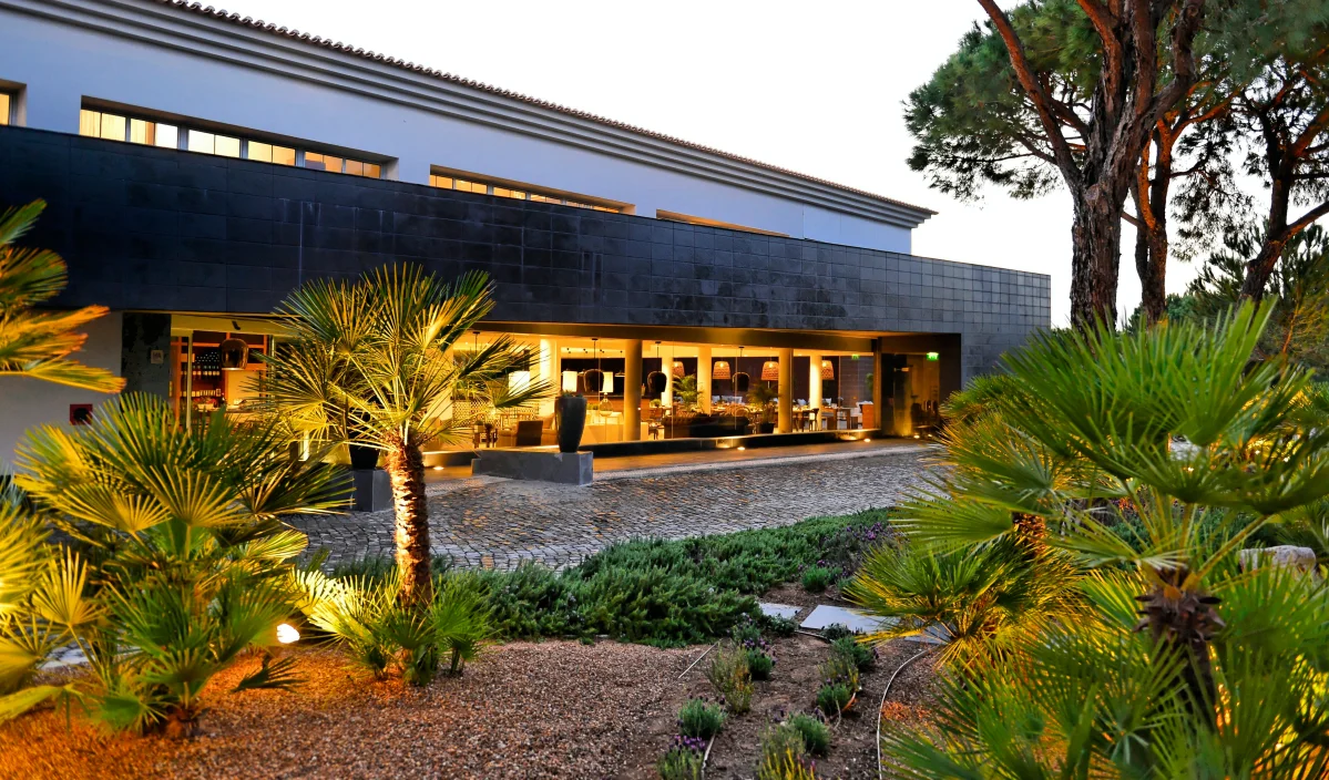 Praia-Verde-Boutique-Hotel-S-01-r_Fotor.jpg