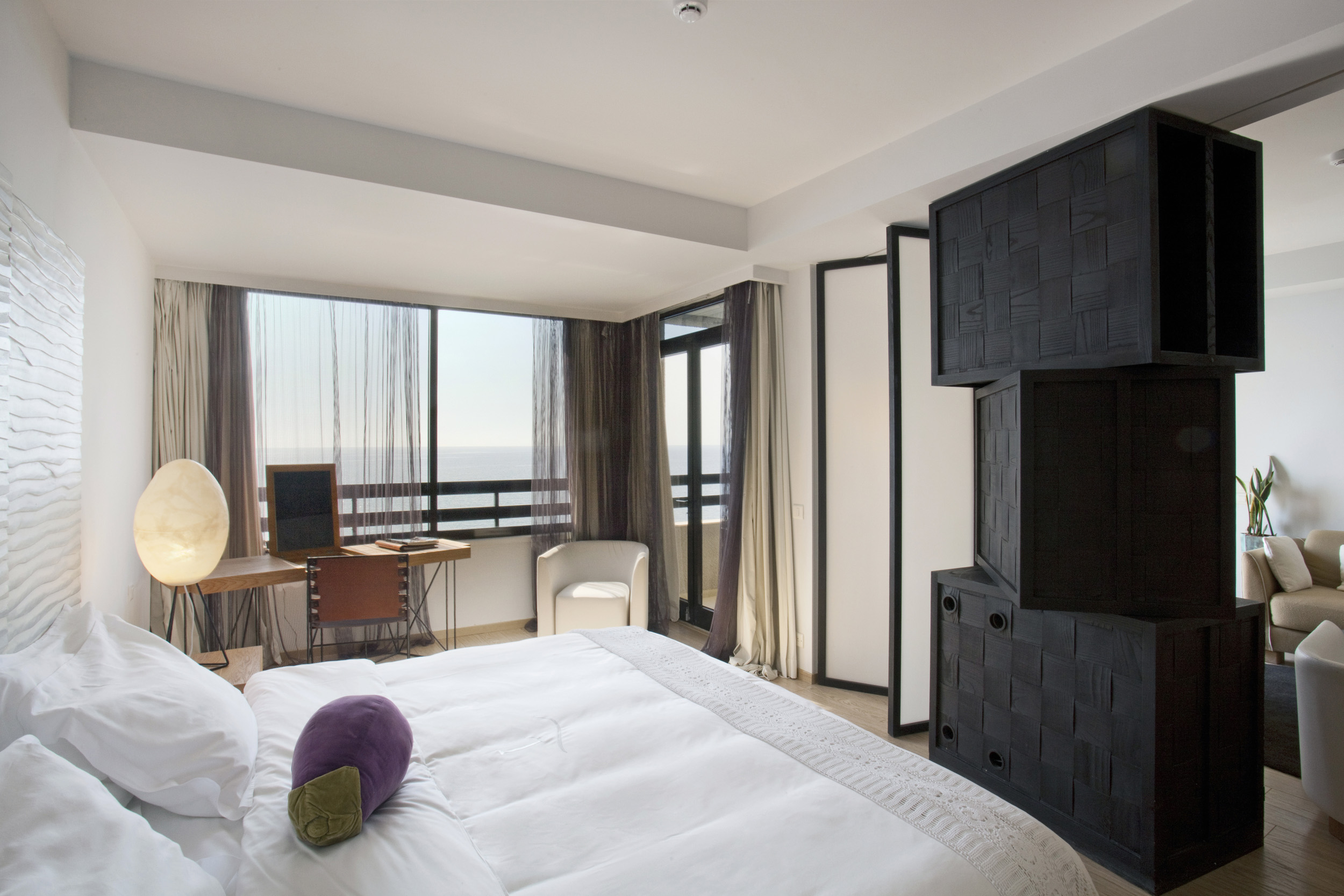 G05_Suite_Sea_View_bedroom.jpg