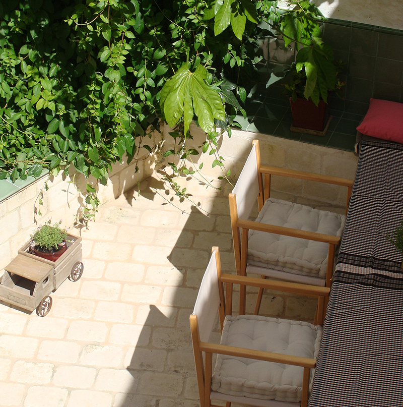 04patio.jpg