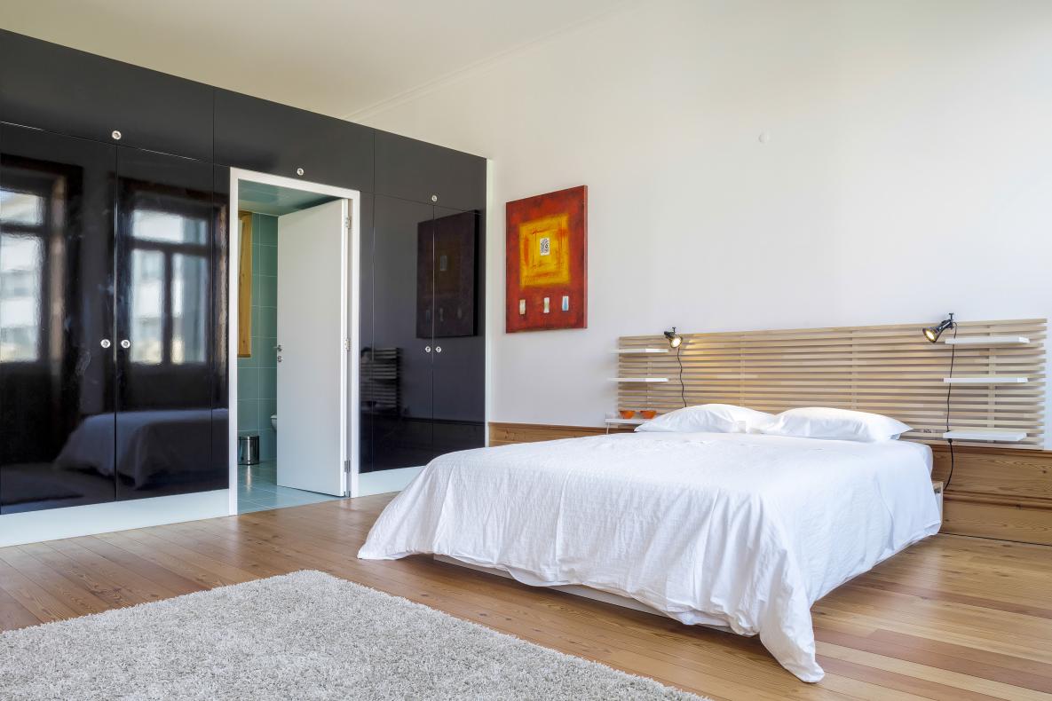 Spacious bedroom in the dOf Cards apartment.