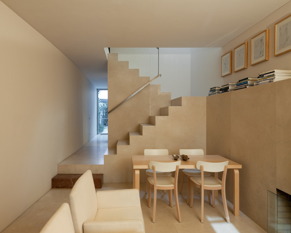 4Rooms communal area and reception where you can have a sit down and read or eat some of their baked cakes.