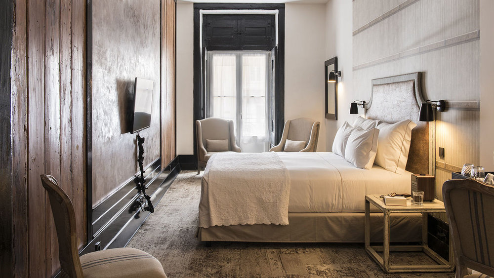 Choose from a Deluxe Room, Standard Room, Triple Room, Deluxe Suite and Junior Suite. All have Colmol beds & mattresses, Sanidusa power shower, Renova paper, Castelbel amenities, Lima Mayer bath towels, Portugal Telecom Wifi, Delta Coffee and Vitalis water.