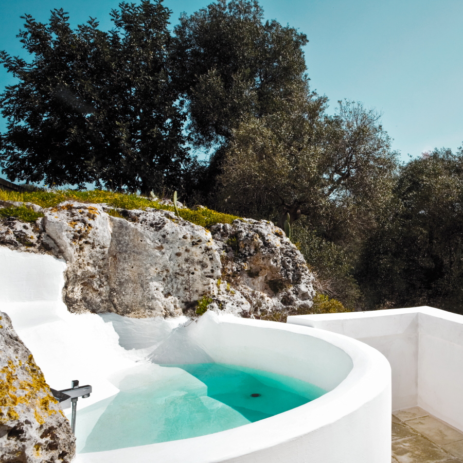 If you like an outdoor bath, ask to book a studio with this bath. 