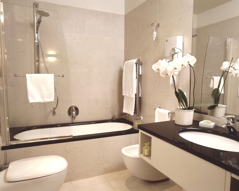 Classy, modern bathrooms with soft beige walls in the finest Italian characteristics. Rooms have either a shower or a bath, be sure to select your preference.