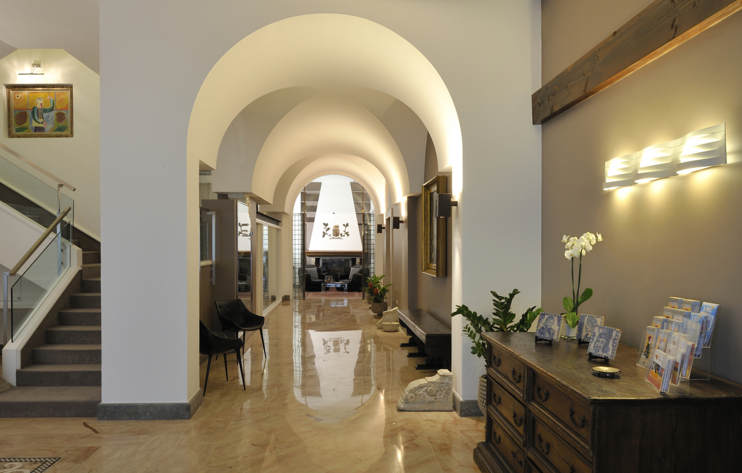 Hallway entrance in Hotel Principe di Villafranca. 