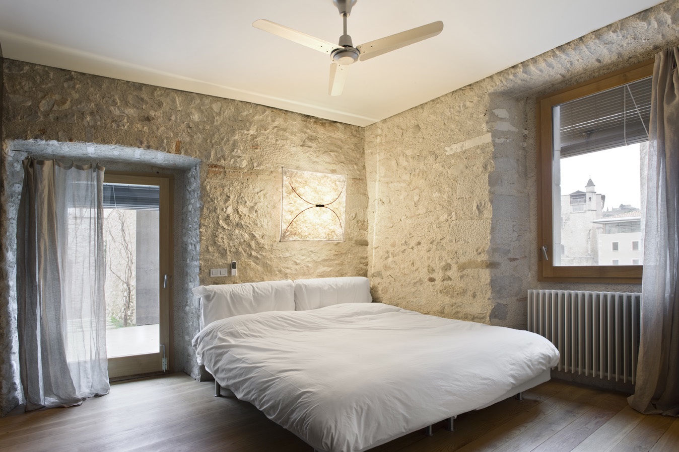 One of the double bedrooms of El Jardin apartment.